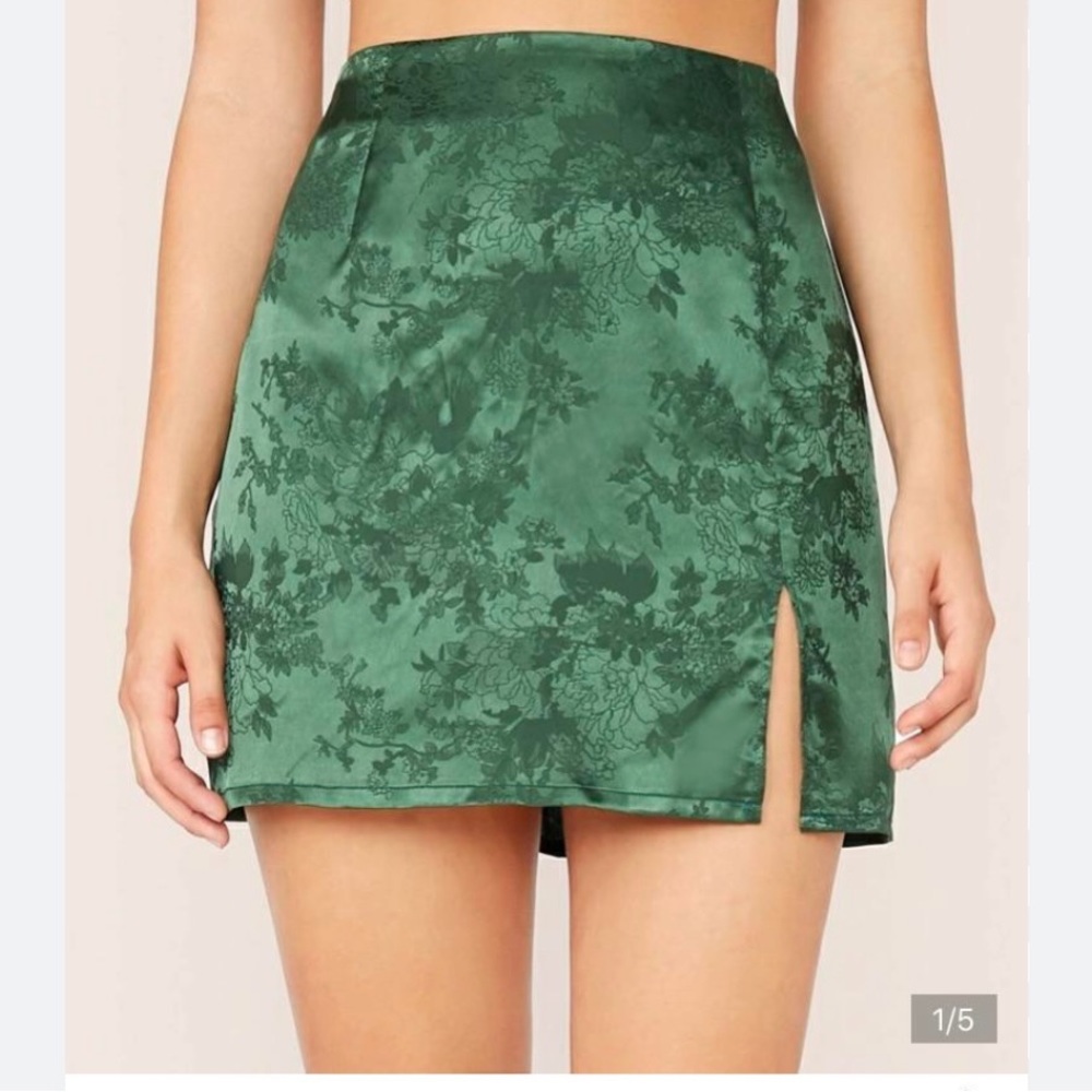3/$10 🌼 SHEIN Dark Green Mini Skirt with Sli